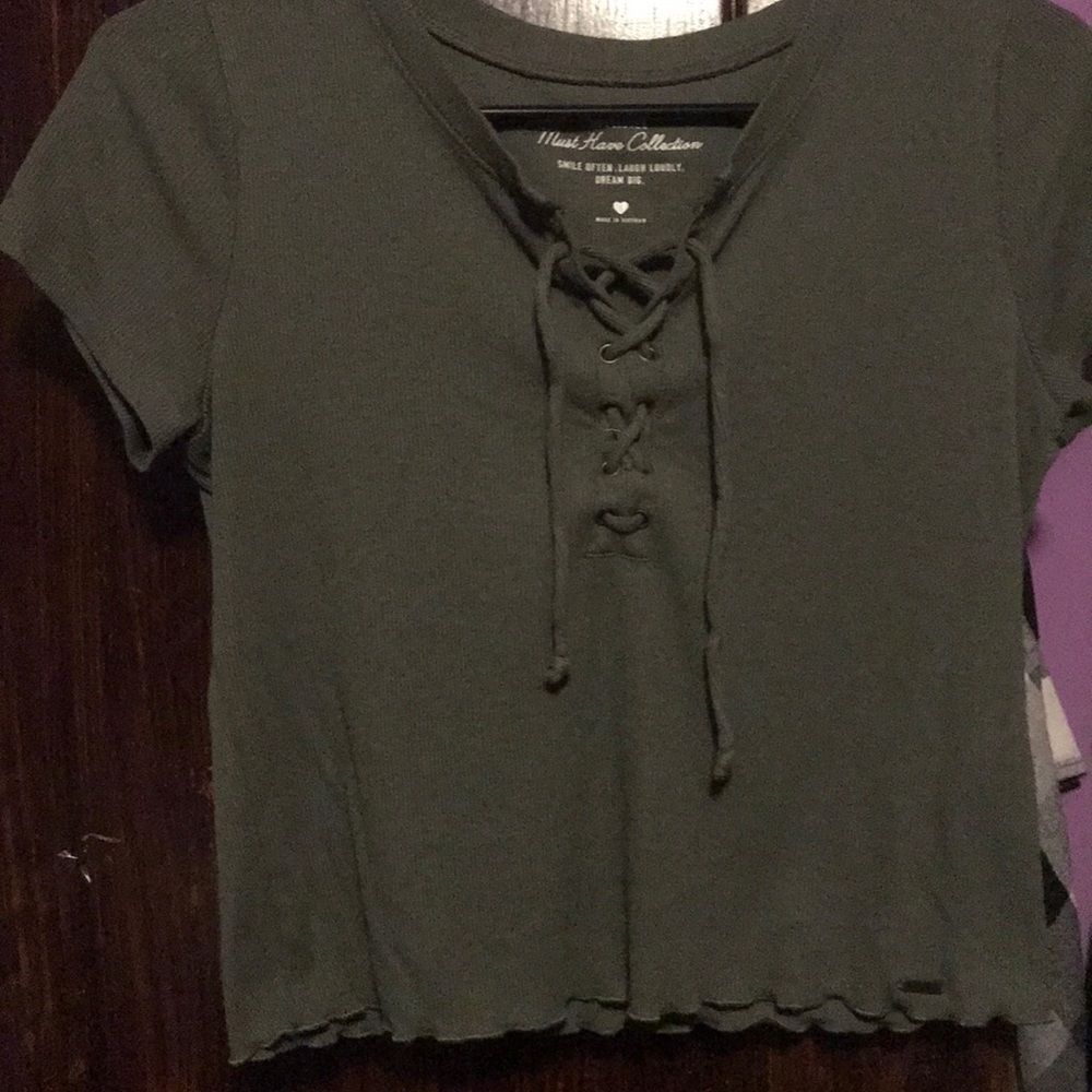Hollister Crop Top Small willing to accept offers!
